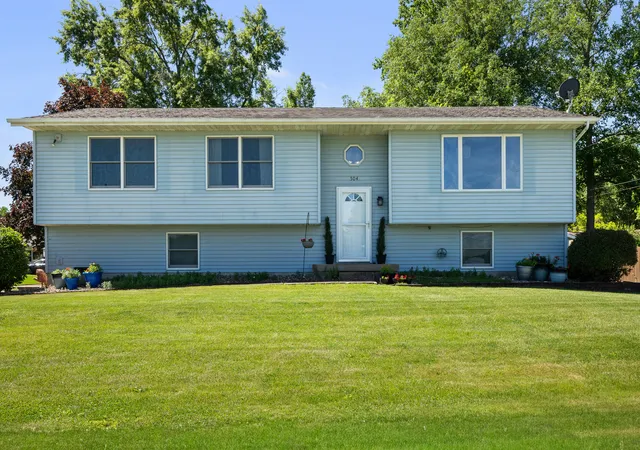 Homes for sale in Andalusia, IL | 504 4th Ave W, Andalusia, IL 61232 | MLS# 12677891