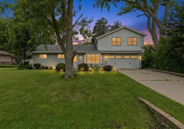 Homes for sale in Hinsdale, IL | 5524 S Bruner St, Hinsdale, IL 60521 | MLS# 12677902