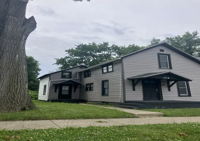 Homes for sale in Bloomington, IL | 708 W Jefferson St W, Bloomington, IL 61701 | MLS# 12677924