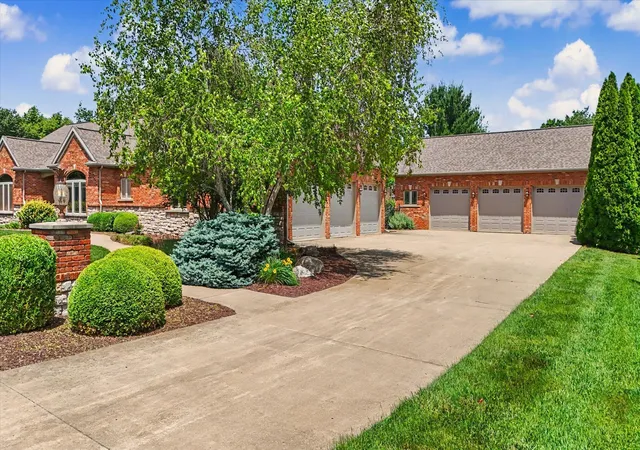 Homes for sale in Mahomet, IL | 200 Riverbend Blvd, Mahomet, IL 61853 | MLS# 12677941