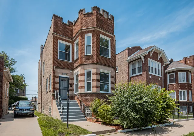 Homes for sale in Chicago, IL | 7952 S Elizabeth St, Chicago, IL 60620 | MLS# 12677945