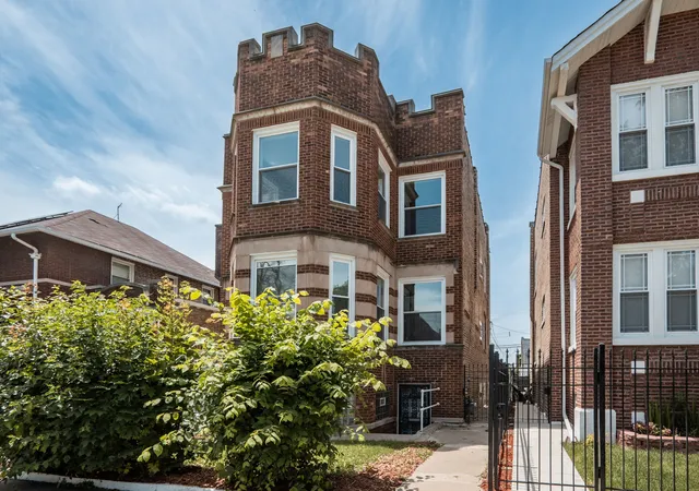 Homes for sale in Chicago, IL | 7952 S Elizabeth St, Chicago, IL 60620 | MLS# 12677945