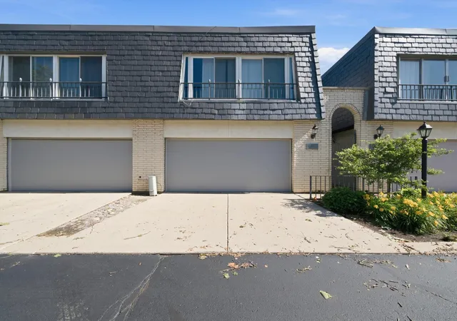 Photo 1 of Townhouse for sale at 4042 Trafalgar Ln #4042, Oak Lawn, IL 60453 | MLS# 12677957 | Listing updated on 2026-08-11