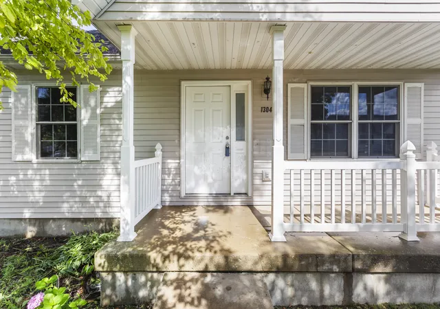 Homes for sale in Urbana, IL | 1304 S Abercorn, Urbana, IL 61802 | MLS# 12677965
