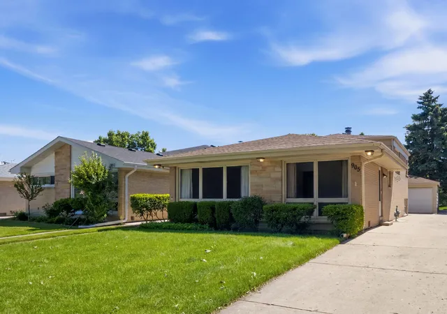 Homes for sale in Glenview, IL | 905 Long Rd, Glenview, IL 60025 | MLS# 12677975