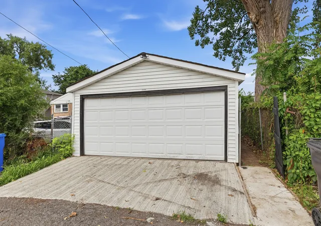 Homes for sale in Chicago, IL | 11317 S Carpenter St, Chicago, IL 60643 | MLS# 12677976