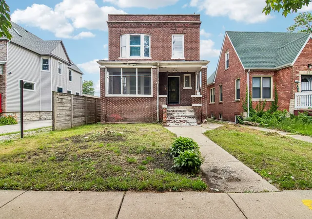 Photo 2 of Single family home for sale at 9605 S Winston Ave, Chicago, IL 60643 | MLS# 12677978 | Listing updated on 2026-10-09