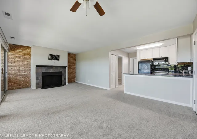 4th image of 5801 Oakwood Dr, Lisle, IL 60532