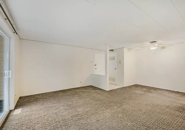 Homes for sale in Schaumburg, IL | 1102 Westover Ln #1A, Schaumburg, IL 60193 | MLS# 12678017