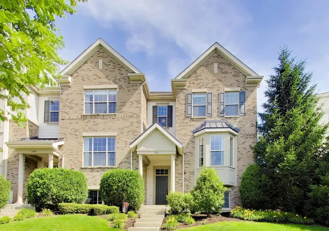 Homes for sale in Glenview, IL | 1910 Dauntless Dr, Glenview, IL 60026 | MLS# 12678054