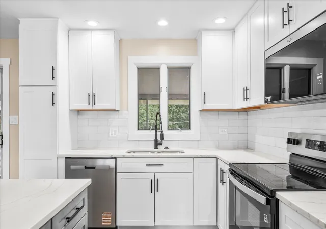 Photo 3 of Single family home for sale at 807 Division St, Lisle, IL 60532 | MLS# 12678062 | Listing updated on 2026-09-21