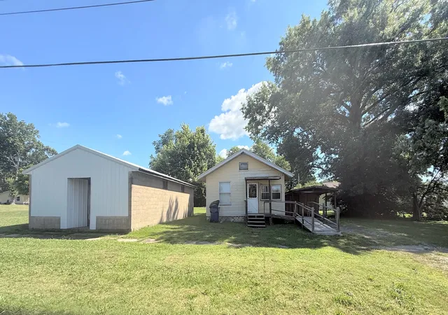 Photo 1 of Single family home for sale at 406 Church St, Zeigler, IL 62999 | MLS# 12678071 | Listing updated on 2026-08-04