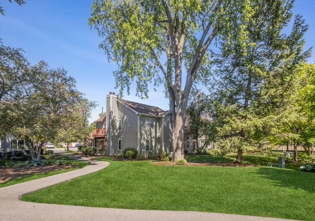2nd image of 1375 Ridgefield Cir, Carol Stream, IL 60188
