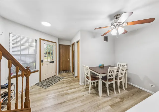 3rd image of 1375 Ridgefield Cir, Carol Stream, IL 60188