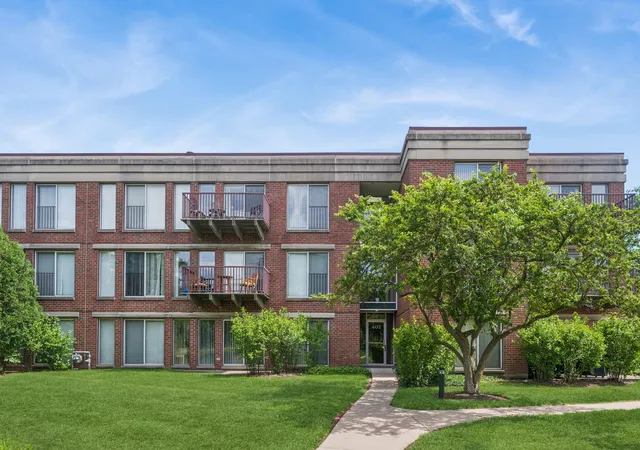 1st image of 402 Kelburn Rd #323, Deerfield, IL 60015 | MLS# 12678182