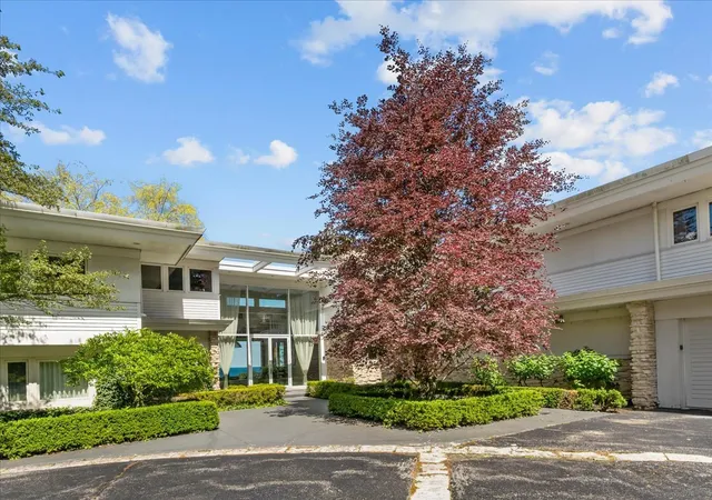 Photo 2 of Mansion for sale at 2441 Woodbridge Ln, Highland Park, IL 60035 | MLS# 12678213 | Listing updated on 2026-07-26