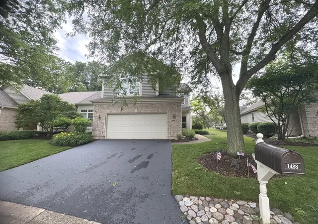 Homes for sale in Woodstock, IL | 1488 White Oak Ln, Woodstock, IL 60098 | MLS# 12678217