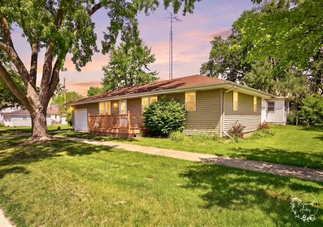 Homes for sale in Kankakee, IL | 2205 W Hickory St, Kankakee, IL 60901 | MLS# 12678261