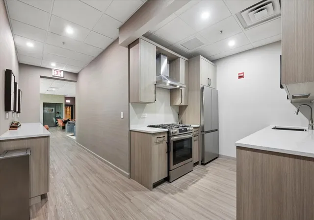 2nd image of 201 N Westshore Dr, Chicago, IL 60601