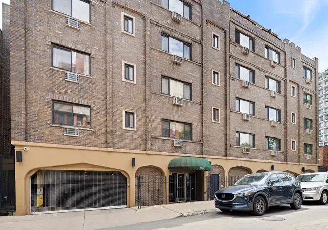 Homes for sale in Chicago, IL | 455 W Saint James Pl #506, Chicago, IL 60614 | MLS# 12678310