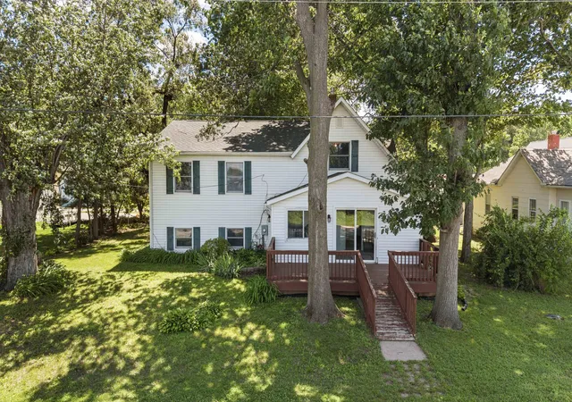 Homes for sale in Hampton, IL | 404 1st Ave, Hampton, IL 61256 | MLS# 12678316