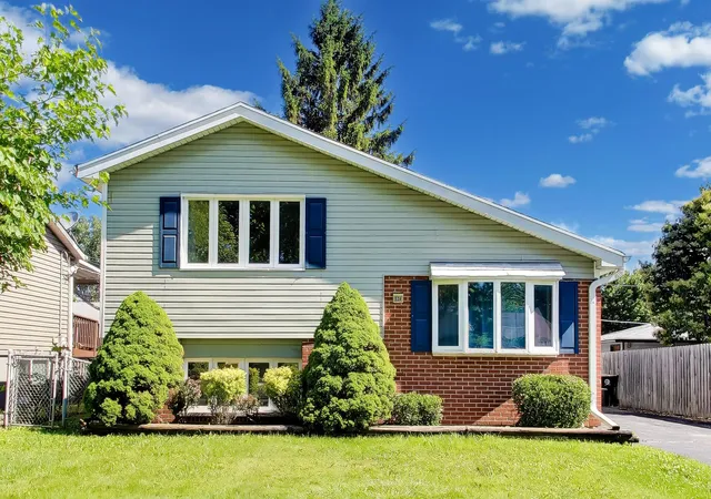 Homes for sale in Round Lake Beach, IL | 524 Redwing Dr, Round Lake Beach, IL 60073 | MLS# 12678320