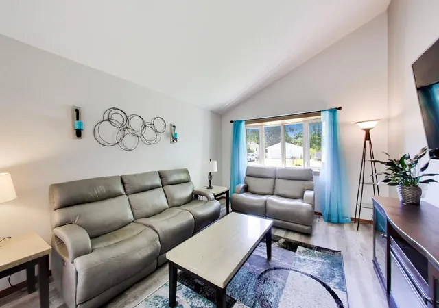 Photo 3 of Single family home for sale at 524 Redwing Dr, Round Lake Beach, IL 60073 | MLS# 12678320 | Listing updated on 2026-09-14