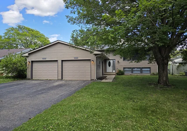 Homes for sale in Woodstock, IL | 1238 1240 Thomas Dr, Woodstock, IL 60098 | MLS# 12678331