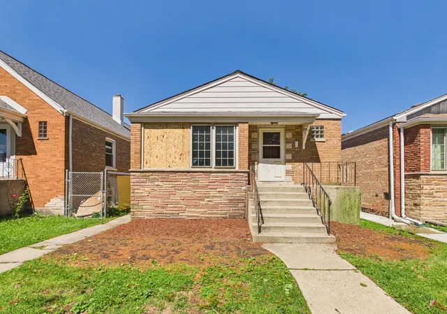 Homes for sale in Chicago, IL | 5208 S Long Ave, Chicago, IL 60638 | MLS# 12678375