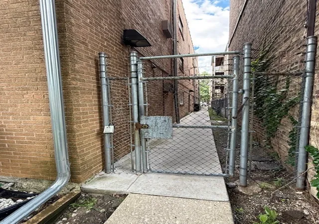 Homes for sale in Chicago, IL | 1517 W Lunt Ave #2A, Chicago, IL 60626 | MLS# 12678378
