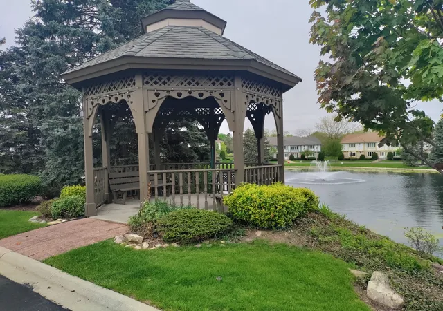 Homes for sale in Palos Park, IL | 19 Saint Moritz Drive, Palos Park, IL 60464 | Houzeo