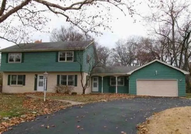 Homes for sale in Batavia, IL | 133 Mayflower Dr, Batavia, IL 60510 | MLS# 12678412