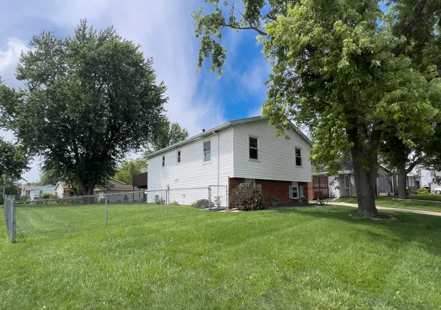 Homes for sale in Bloomington, IL | 1402 N Hershey Rd, Bloomington, IL 61704 | MLS# 12678463