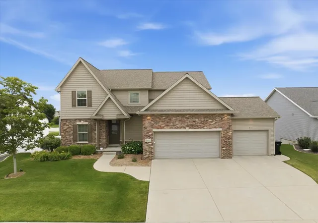 Homes for sale in Normal, IL | 2604 Red Rock Rd, Normal, IL 61761 | MLS# 12678510