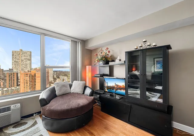 Homes for sale in Chicago, IL | 3600 N Lake Shore Dr #2122, Chicago, IL 60613 | MLS# 12678512