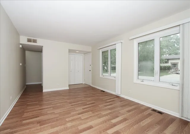 4th image of 1475 Rosedale Ln, Hoffman Estates, IL 60169 | MLS# 12678532
