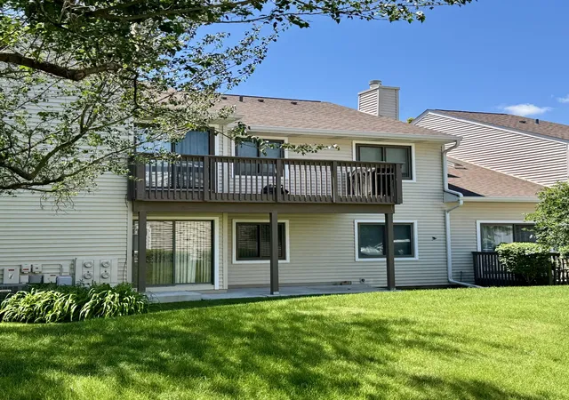 Homes for sale in Buffalo Grove, IL | 1036 N Pine Tree Cir, Buffalo Grove, IL 60089 | MLS# 12678548