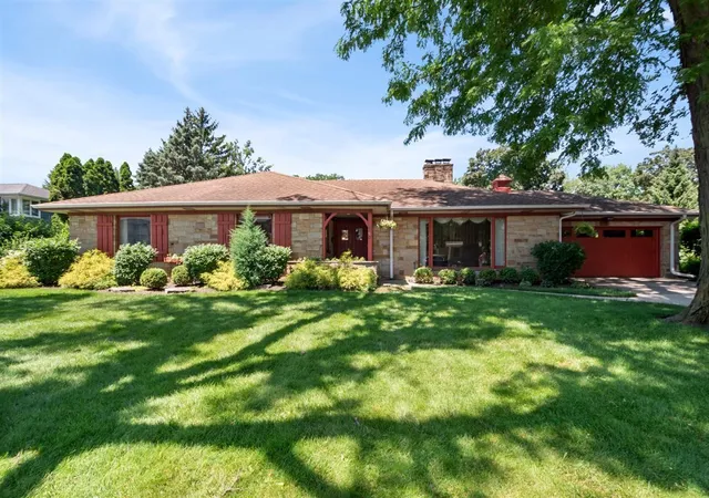 1st image of 6650 N Lightfoot Ave, Chicago, IL 60646 | MLS# 12678550
