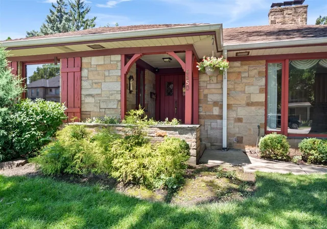 2nd image of 6650 N Lightfoot Ave, Chicago, IL 60646 | MLS# 12678550