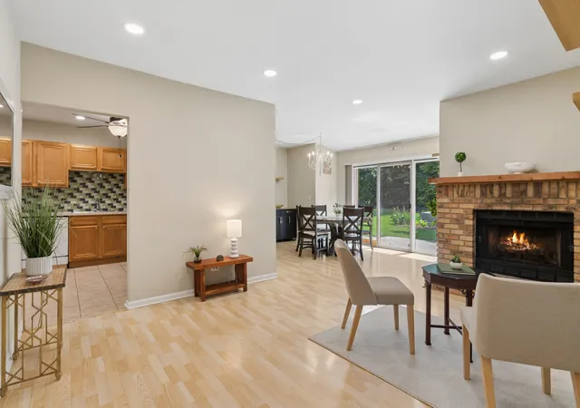 Photo 3 of Townhouse for sale at 503 Country Ln, Des Plaines, IL 60016 | MLS# 12678559 | Listing updated on 2026-07-31