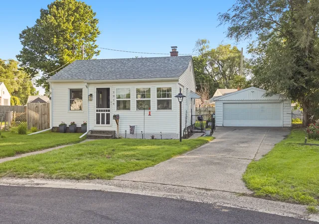 Homes for sale in Rock Island, IL | 1014 23rd Ave, Rock Island, IL 61201 | MLS# 12678587