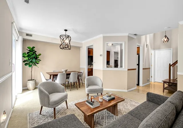 Homes for sale in Arlington Heights, IL | 1735 Portsmith Ln #8-3, Arlington Heights, IL 60004 | MLS# 12678643