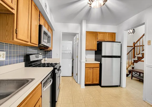 Homes for sale in Arlington Heights, IL | 1735 Portsmith Ln #8-3, Arlington Heights, IL 60004 | MLS# 12678643