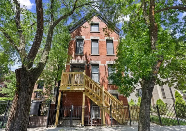 Homes for sale in Chicago, IL | 1920 W Dickens Ave #3R, Chicago, IL 60614 | MLS# 12678652