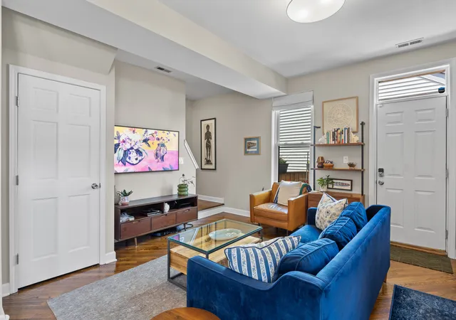 Homes for sale in Chicago, IL | 1920 W Dickens Ave #3R, Chicago, IL 60614 | MLS# 12678652