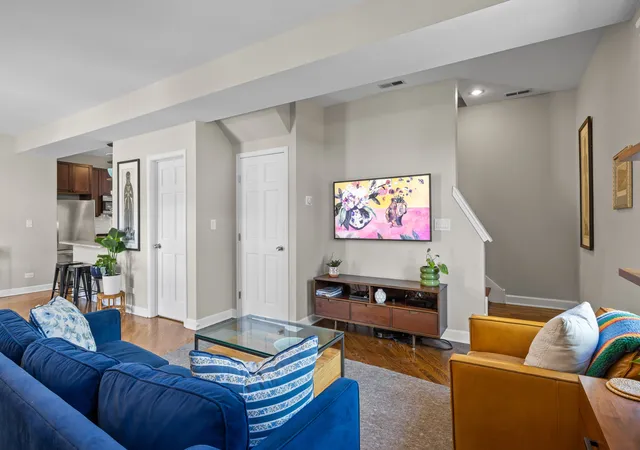 Homes for sale in Chicago, IL | 1920 W Dickens Ave #3R, Chicago, IL 60614 | MLS# 12678652