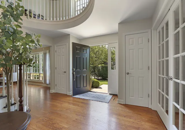 3rd image of 1434 Woodhill Dr, Northbrook, IL 60062 | MLS# 12678663