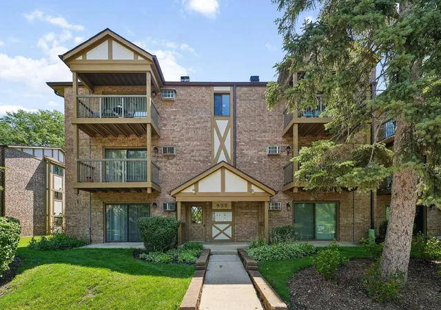 Homes for sale in Arlington Heights, IL | 835 S Dwyer Ave #A, Arlington Heights, IL 60005 | MLS# 12678669