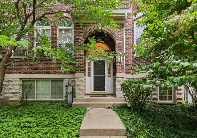 Homes for sale in Wheeling, IL | 654 Astor Ln, Wheeling, IL 60090 | MLS# 12678675