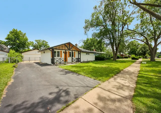 1st image of 1425 N Wilke Rd, Arlington Heights, IL 60004 | MLS# 12678702